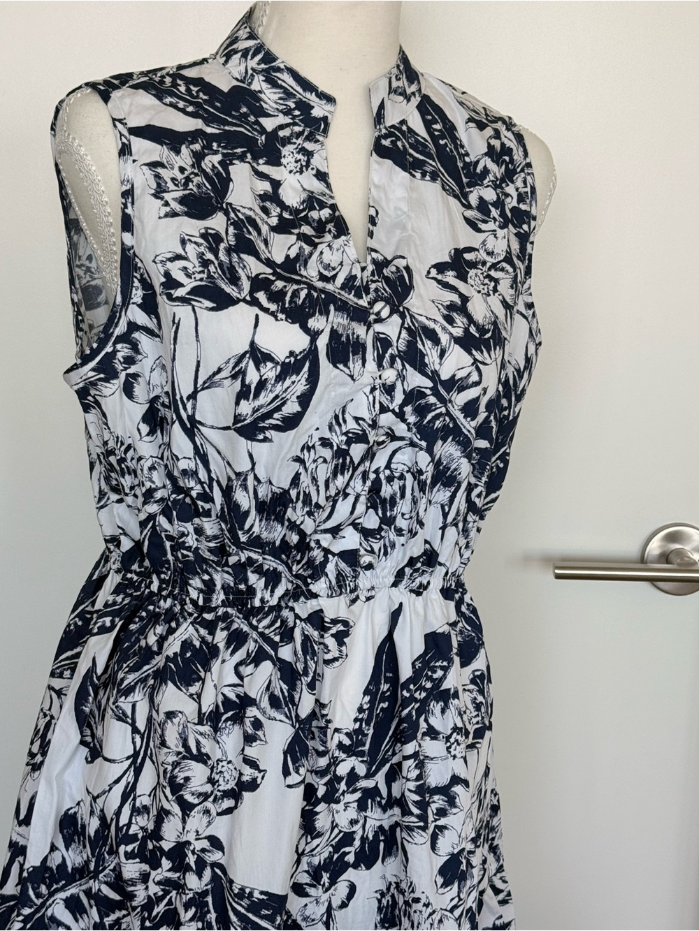NWT Sleeveless Navy Floral Midi Dress - Size L - Picture 5 of 10